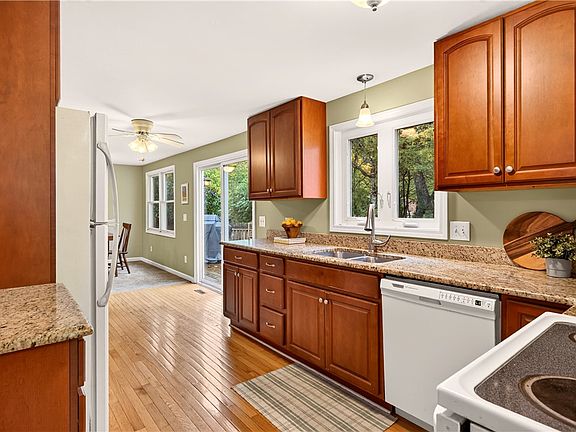 4th image of 3 Barratt Pl