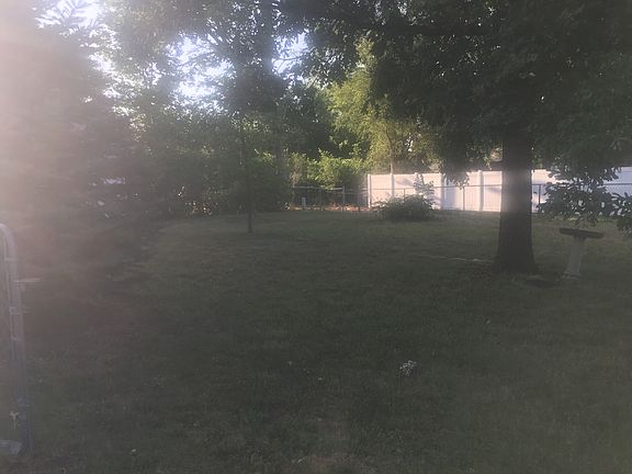 3rd image of 734 Broadway Ave