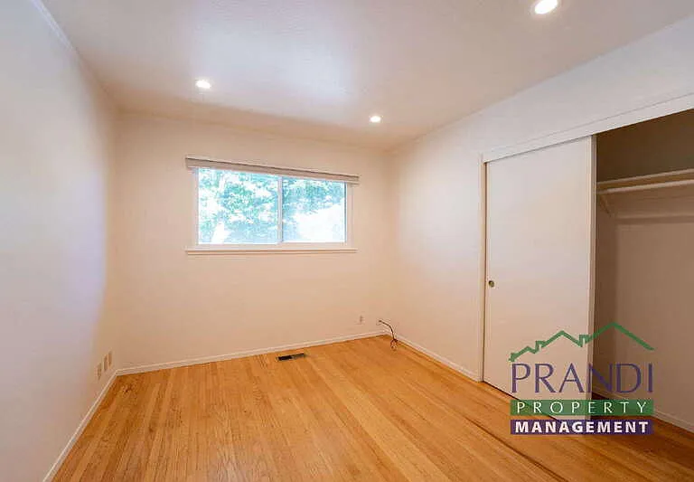 7 Edward Ave — Photo 9