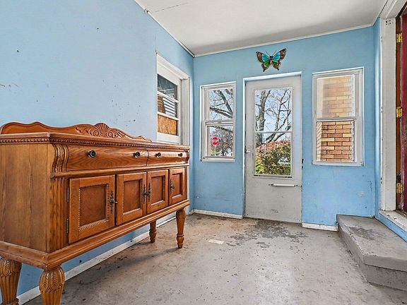 4th image of 400 N Lafayette St