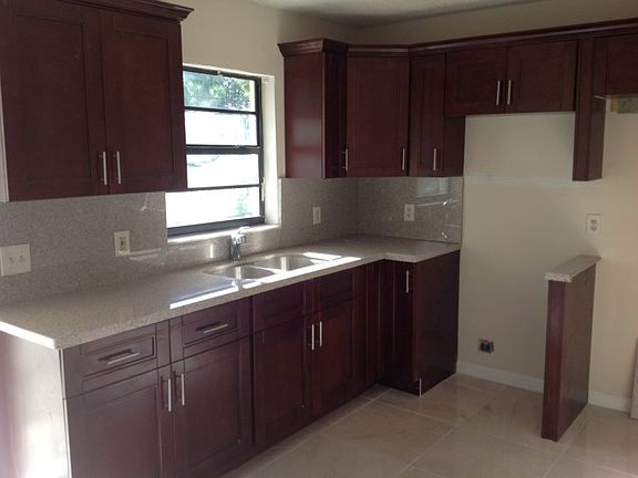 5th image of 219 NW 28th Ter
