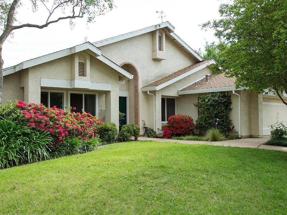 1st image of 8942 Park Trail Dr
