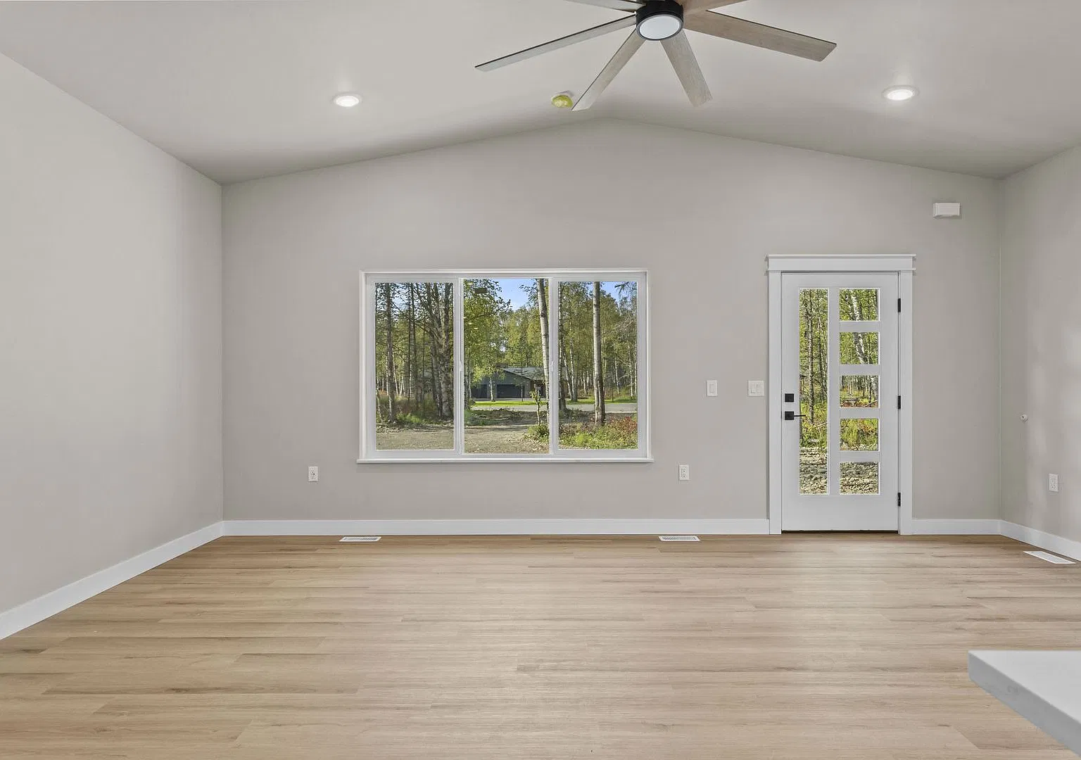 7467 N Paw St. — Photo 3