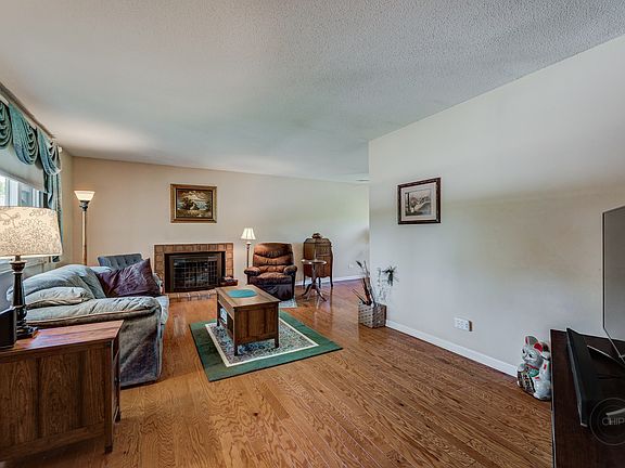 2nd image of 2716 Wild Plum St
