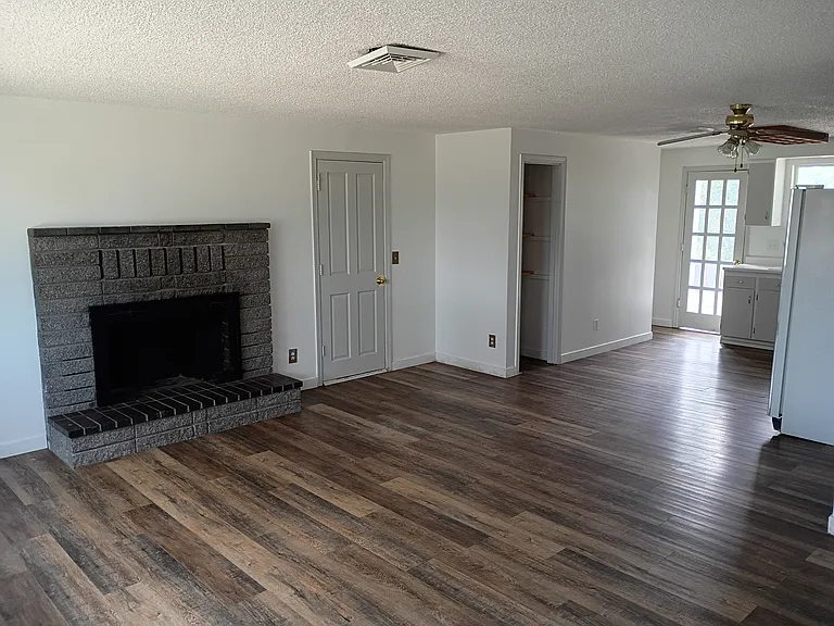 528 Delta St — Photo 2