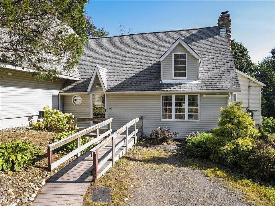 646 Pohopoco Dr, Lehighton, PA 18235 Zillow