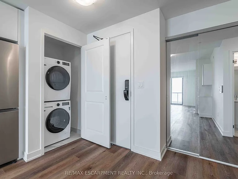 2075 Lakeshore Rd #707 — Photo 6