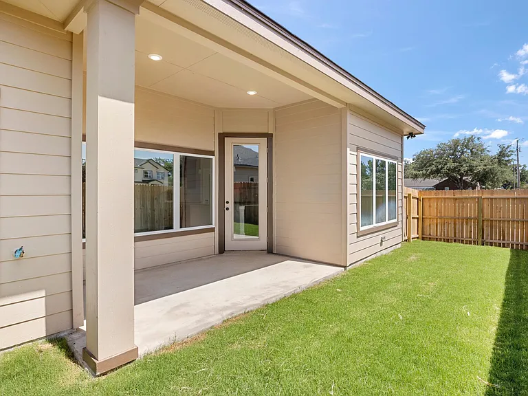 215 Park Cir — Photo 26