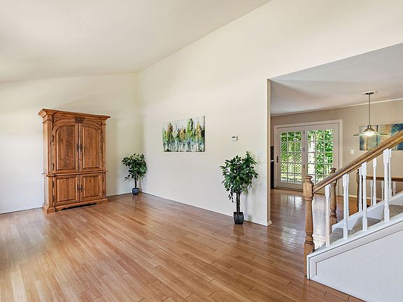 5th image of 34 Paxton Ln