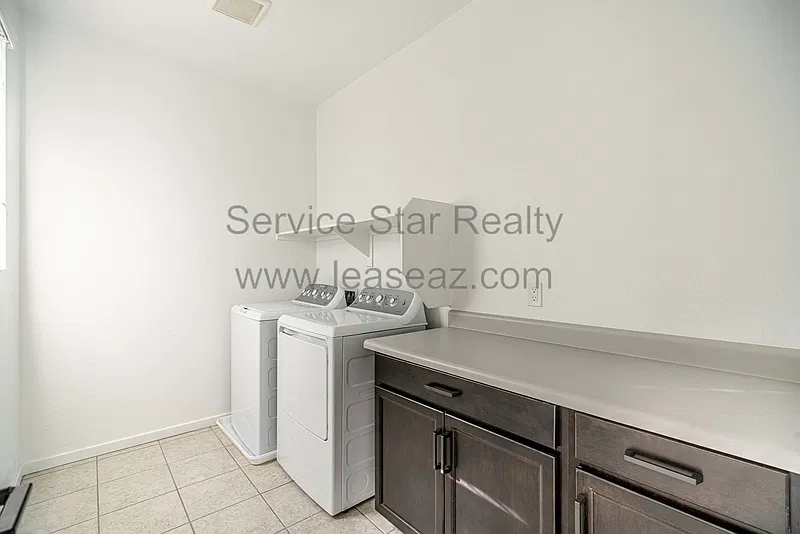 3 bed, 2.5 bath, 1584 sqft, $2,499 — Photo 4