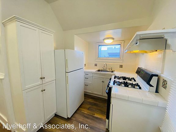 3rd image of 196 41st St #11037408