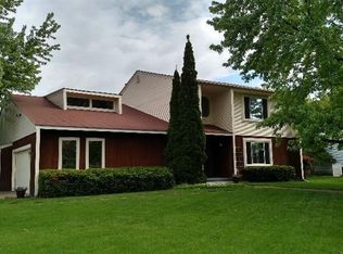 203 Maple Dr, Linden, MI 48451