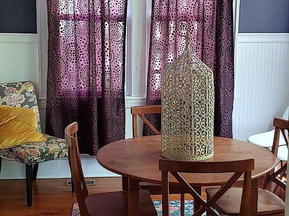 Formal Dining room to enjoy a nice meal