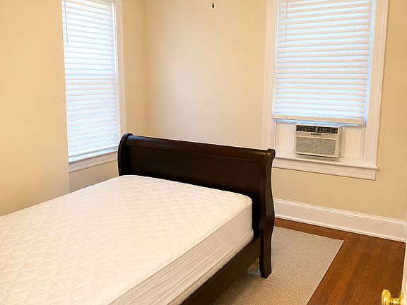 4th image of 915 Laurens St