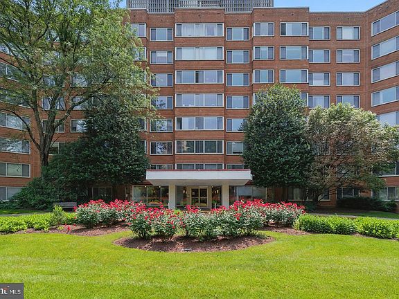 2nd image of 4000 Tunlaw Rd NW APT 223