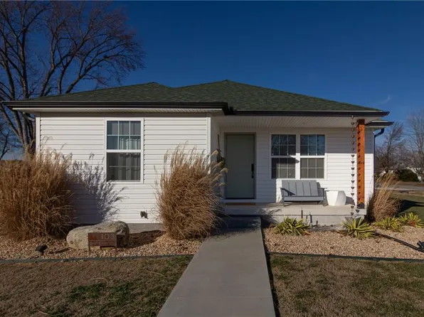 103 E Carlton St, Frontenac, KS 66763