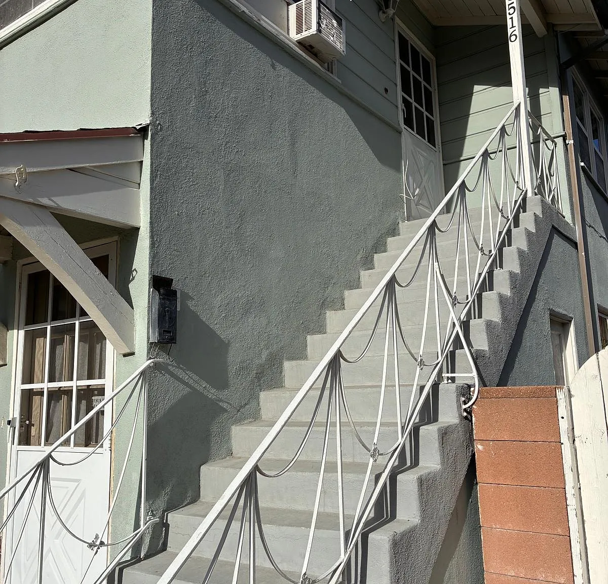 2 bed, 800 sqft, $2,500 — Photo 2