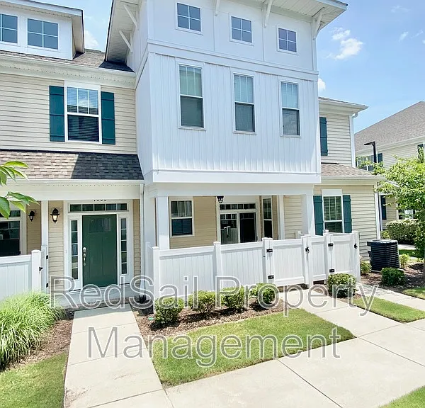 1008 Celia Ct — Photo 2