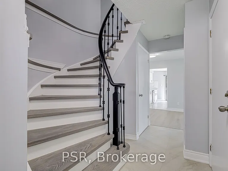 166 Adele Cres — Photo 11