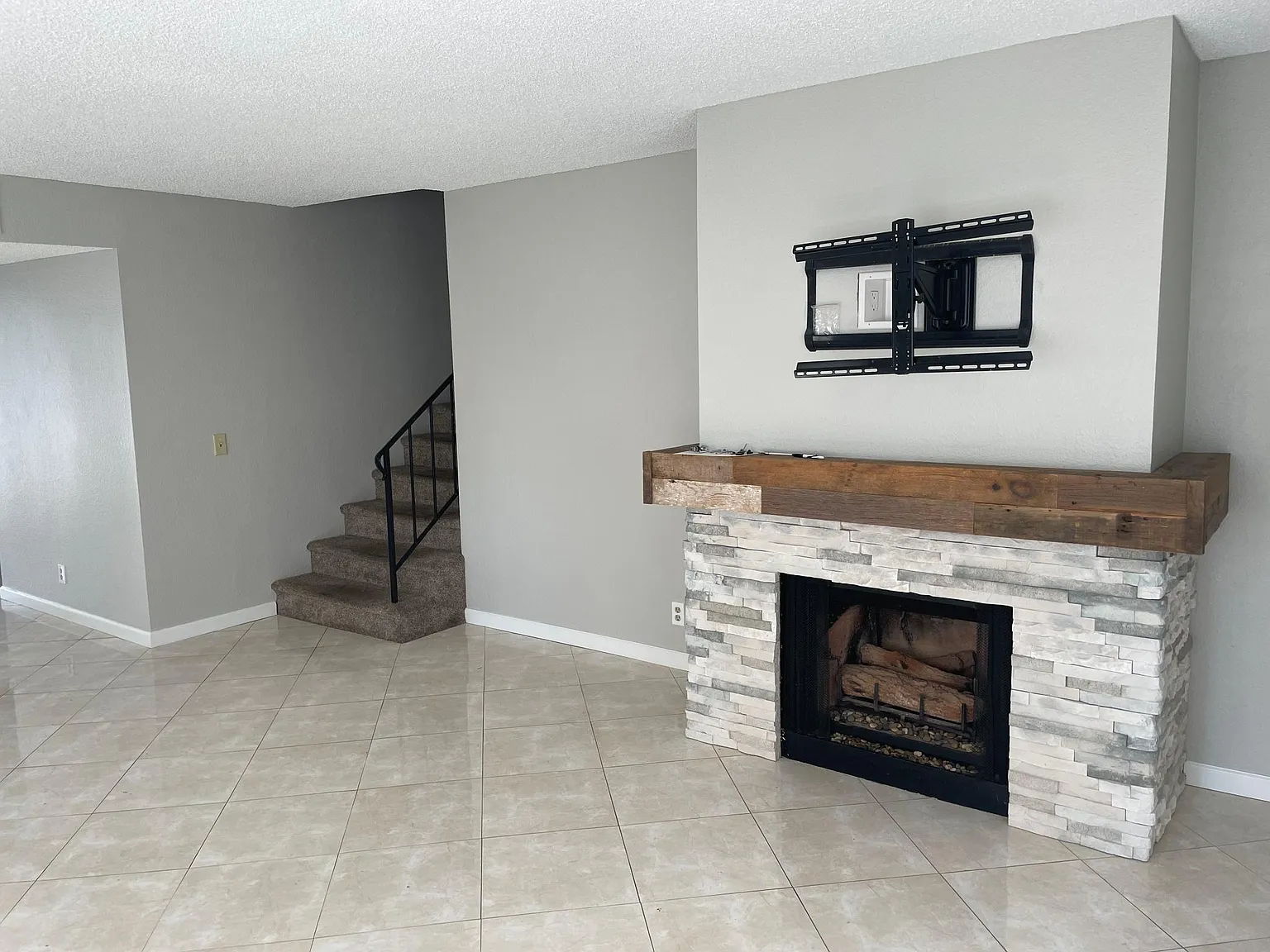 3 bed, 1490 sqft, $3,850 — Photo 2