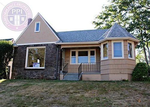 2605 NE 9th Ave Photo 1