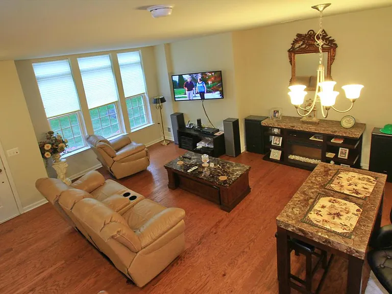 22 Clover Ln — Photo 1