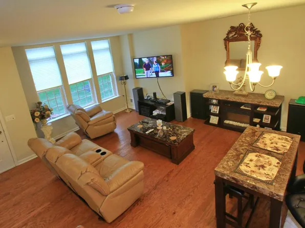 22 Clover Ln, Garfield, NJ 07026