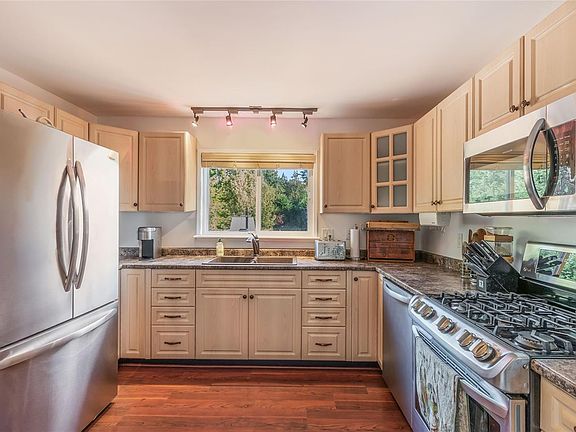 5th image of 2993 River Rd