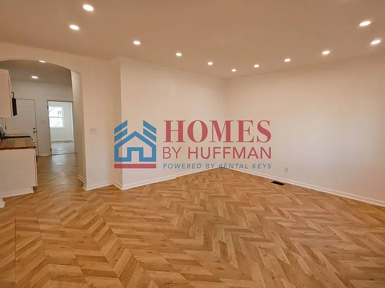 910 Harriet Street — Photo 15