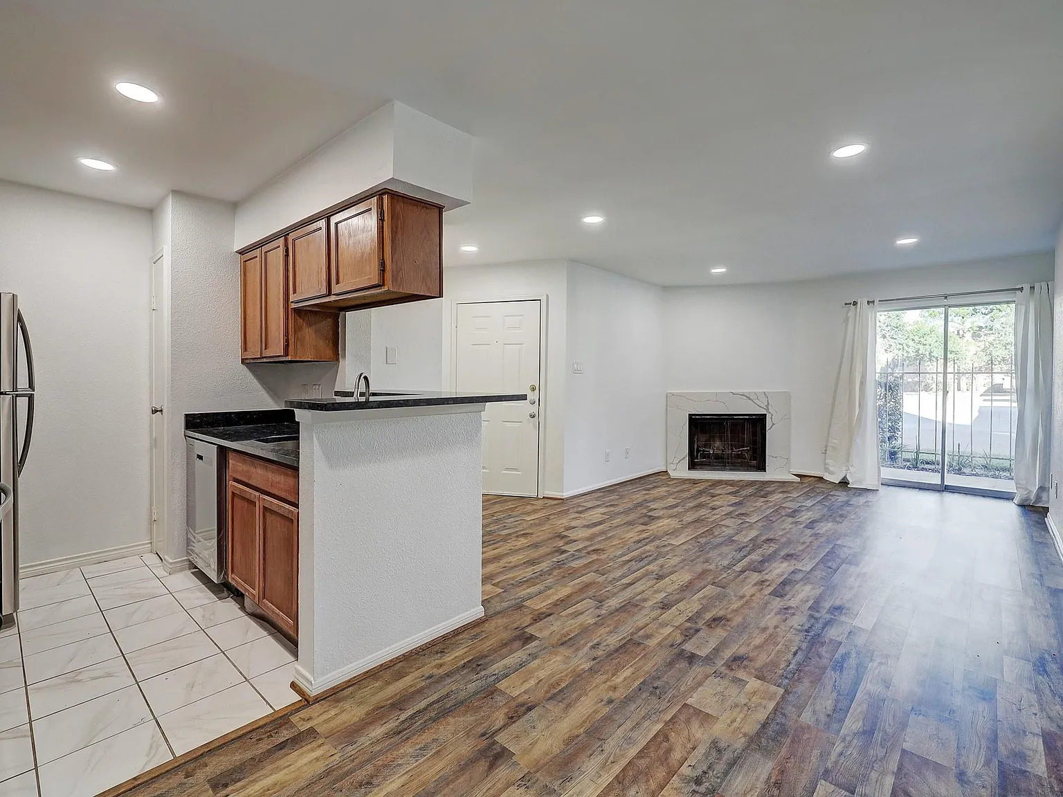1 bed, 1.0 bath, 627 sqft, $1,000 — Photo 3