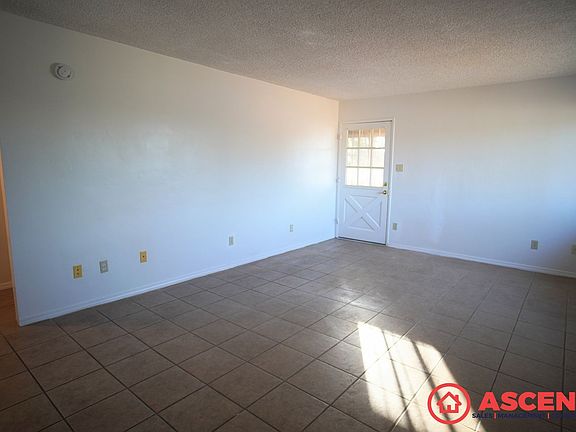 3rd image of 819 Washington Ave APT D