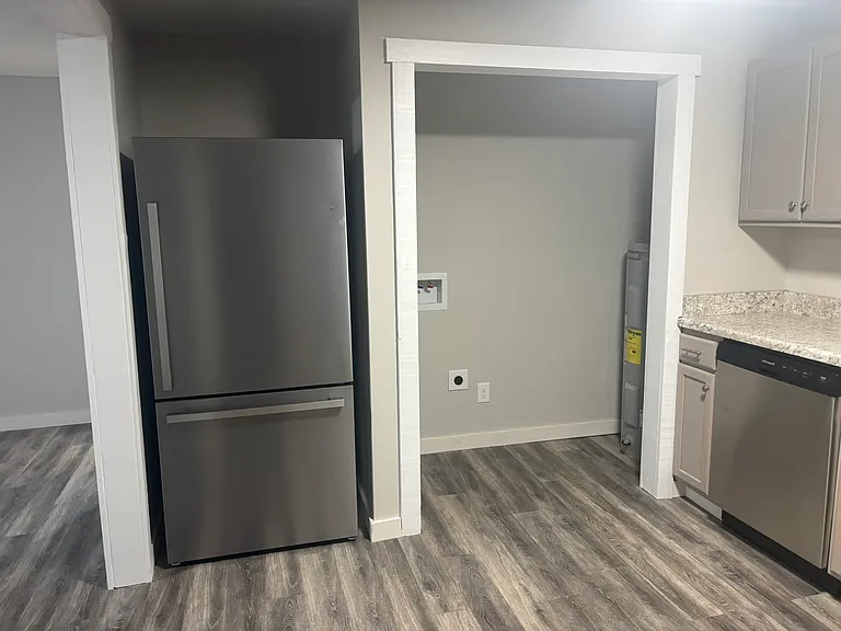 731 Berry St NE — Photo 14
