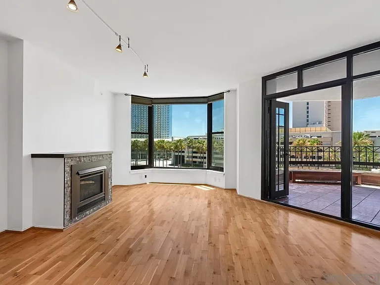 500 W Harbor Dr #504 — Photo 11