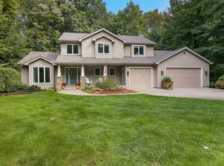 9238 E Tottenham Dr, Traverse City, MI 49685