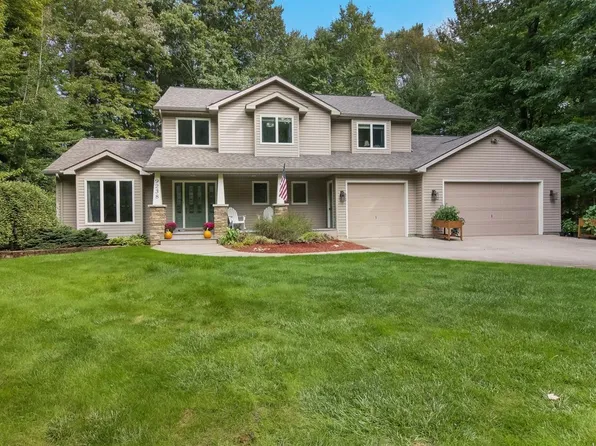 9238 E Tottenham Dr, Traverse City, MI 49685