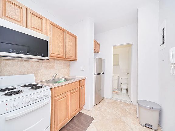 2nd image of 331 W 43rd St APT 5B