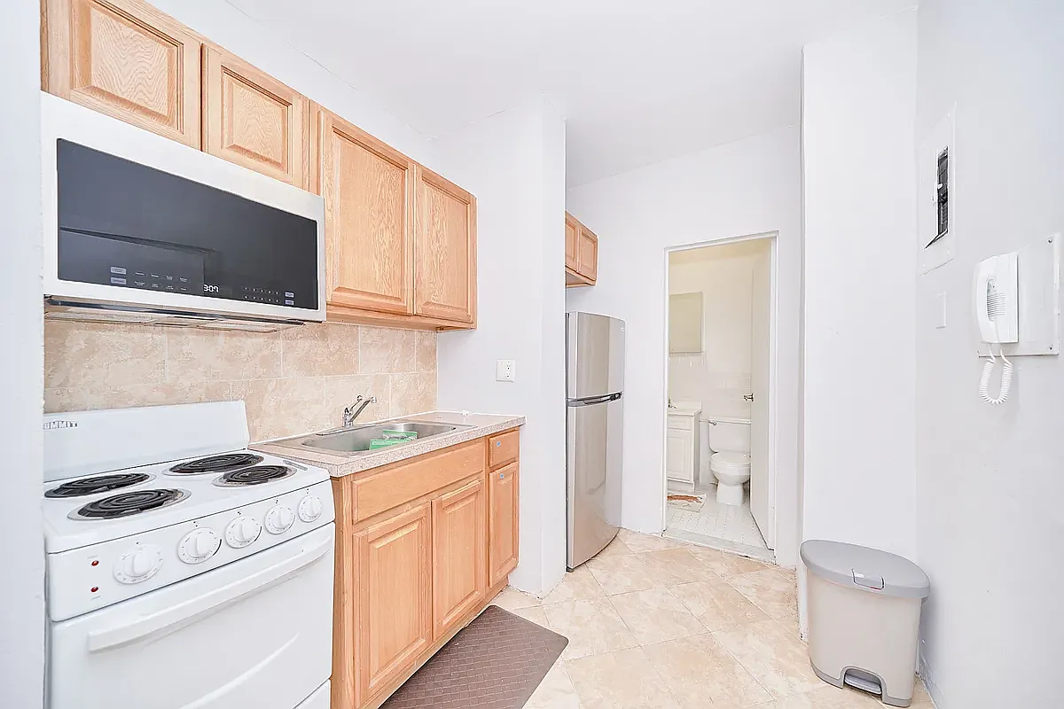 Building Photo - 331 W 43rd St #5B