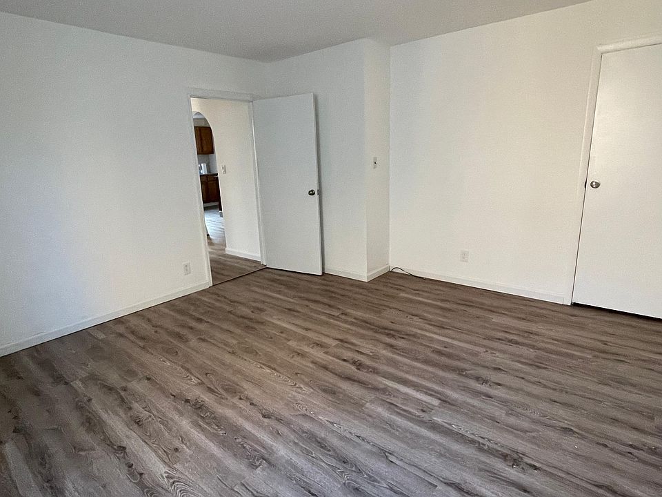 1st image of 256 Crescent Ln Floor 1