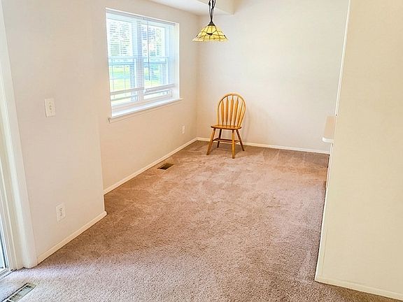 3rd image of 220 Timber Trl