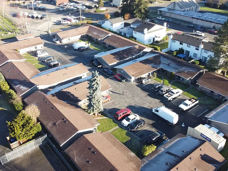 Parkview Apartments — Photo 16