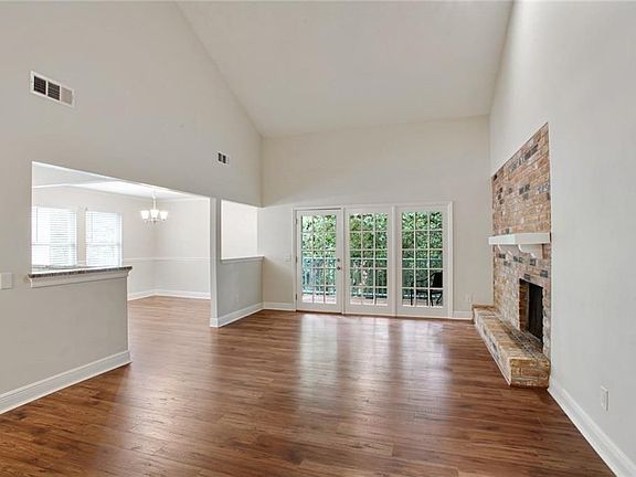 2nd image of 4 Heritage Ln #16