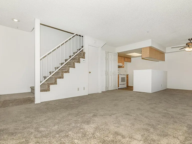 Glenoaks Terrace Apartments — Photo 32