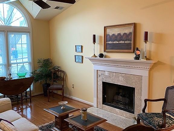 3rd image of 2024 Glade Ln