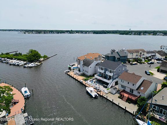 3rd image of 53 Island Drive