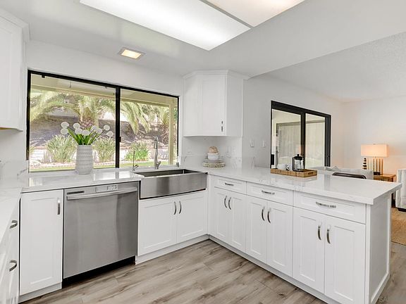 2nd image of 3408 Viewpoint Way
