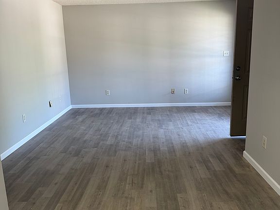 4th image of 5004 Chancellor Sq NW #C