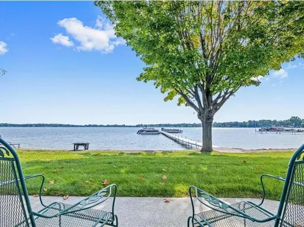 71 1st St SE, Forest Lake, MN 55025