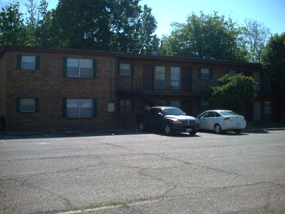 2nd image of 425 Westlawn Dr APT 14