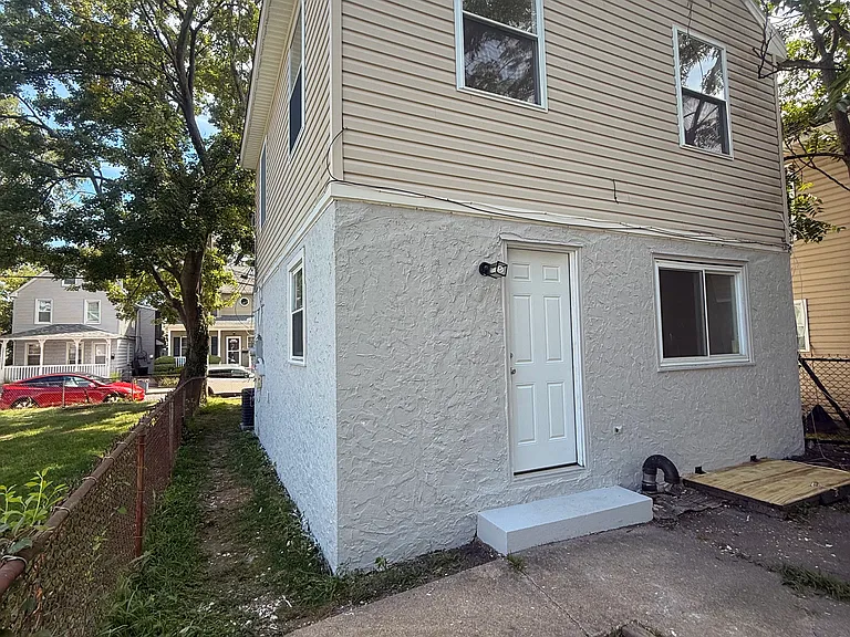 21 Avenue A — Photo 42