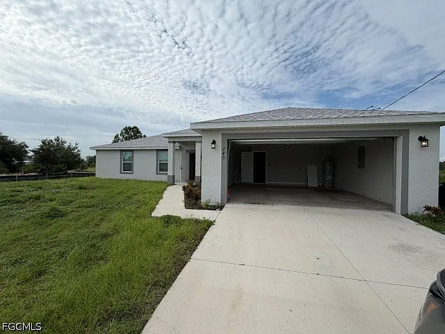 740 Foxtail St E — Photo 1